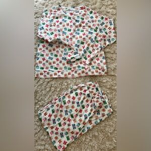 Mary Square Women’s White Holiday Gift-Print Pajama Set